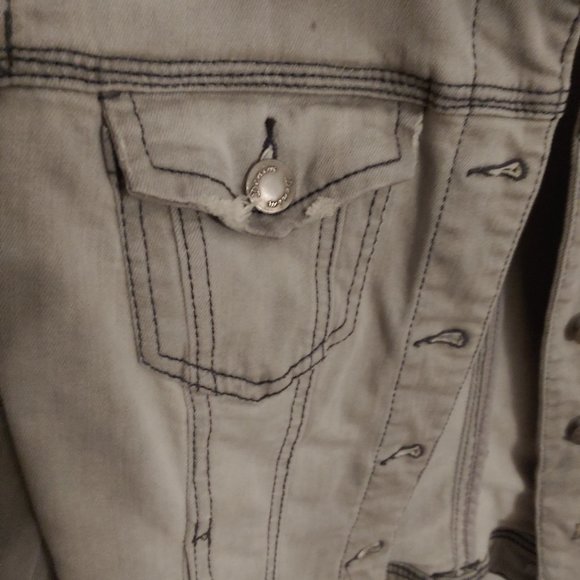 NWOT Grey Washed Crop Jean Jacket SZ S - Picture 2 of 7